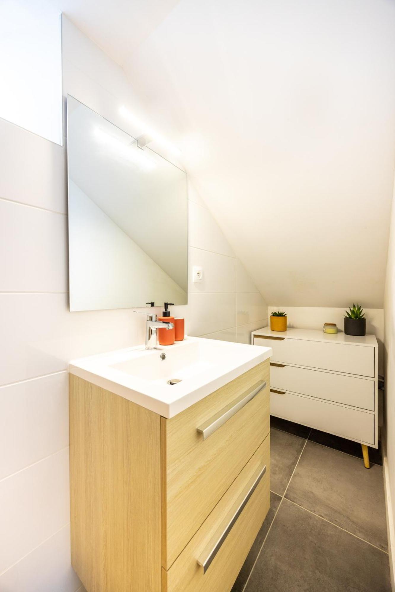 De La Vicomte Apartment